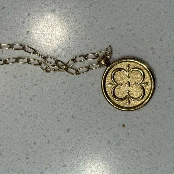 Jane win love necklace Gold Pendant Necklace - Picture 1 of 2